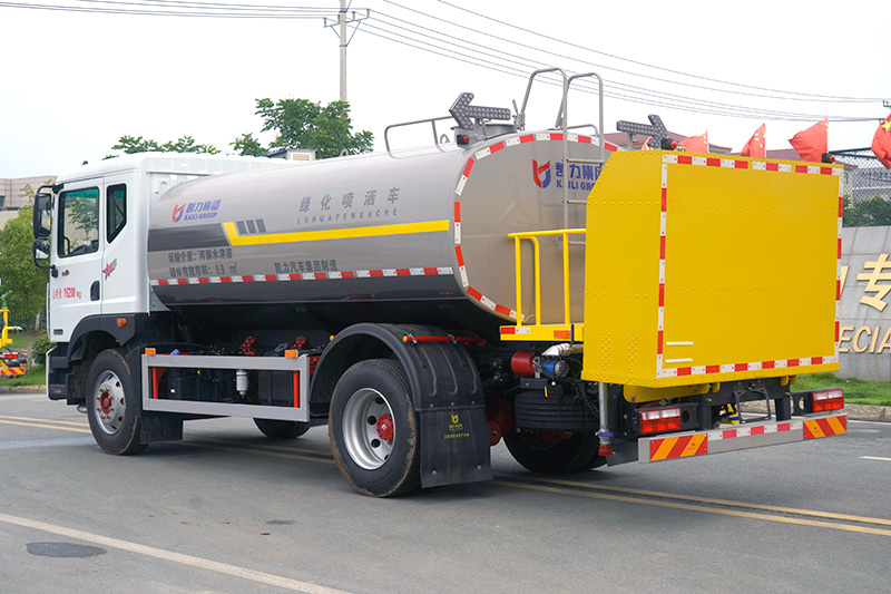 东风D9洒水防撞缓冲车(2000kg-100km/h)