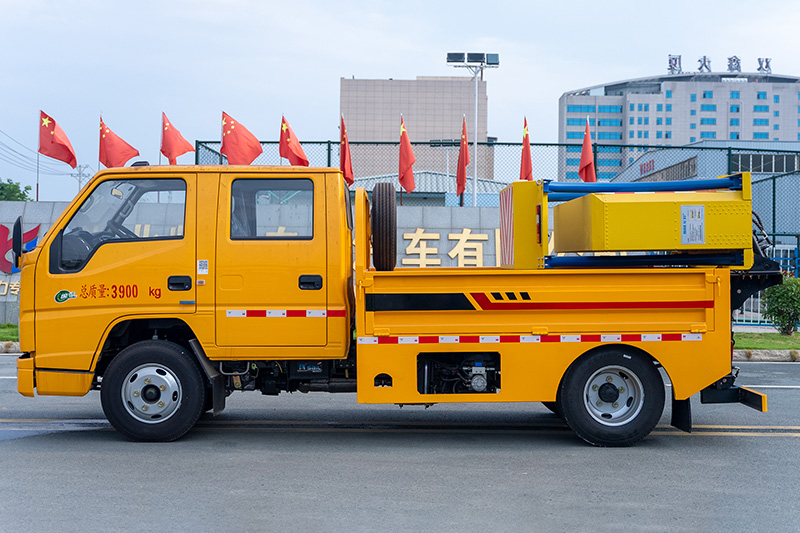 江铃顺达二级翻转防撞车(2000kg-70km/h)