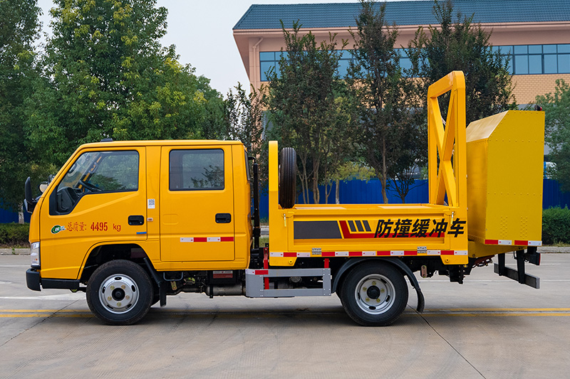江铃顺威防撞车(2000kg-70km/h)