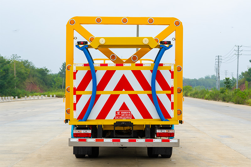 东风大多利卡防撞车(2000kg-70km/h)